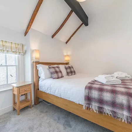 Pass The Keys In Quiet Yard, Patio And Parking Permit Kendal