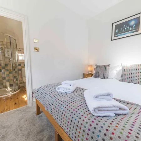 Pass The Keys In Quiet Yard, Patio And Parking Permit Kendal